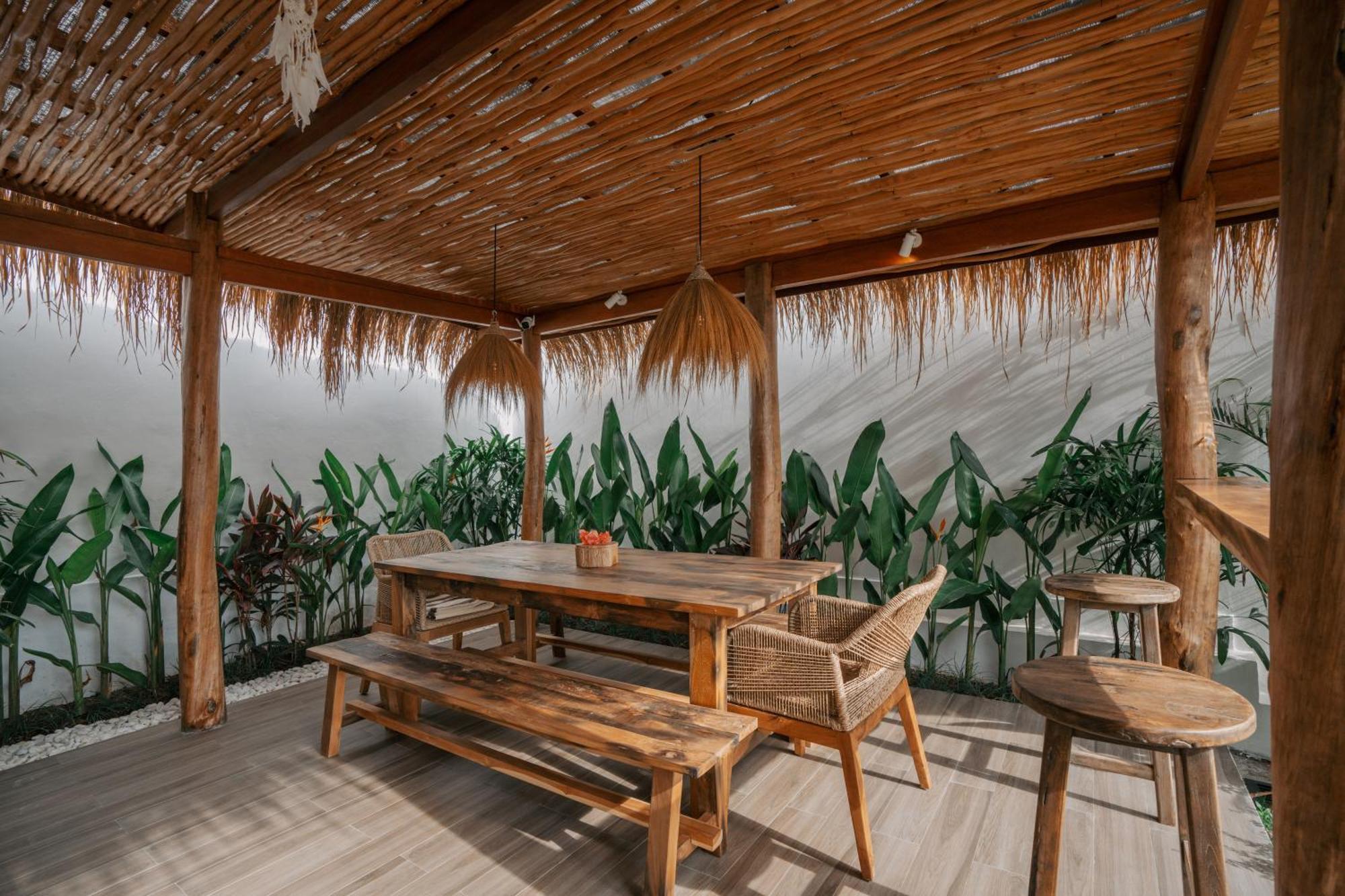 Ehoa Bali Nyanyi Boutique Hotel - In Front Of Entrance To Nuanu Tanah Lot Esterno foto